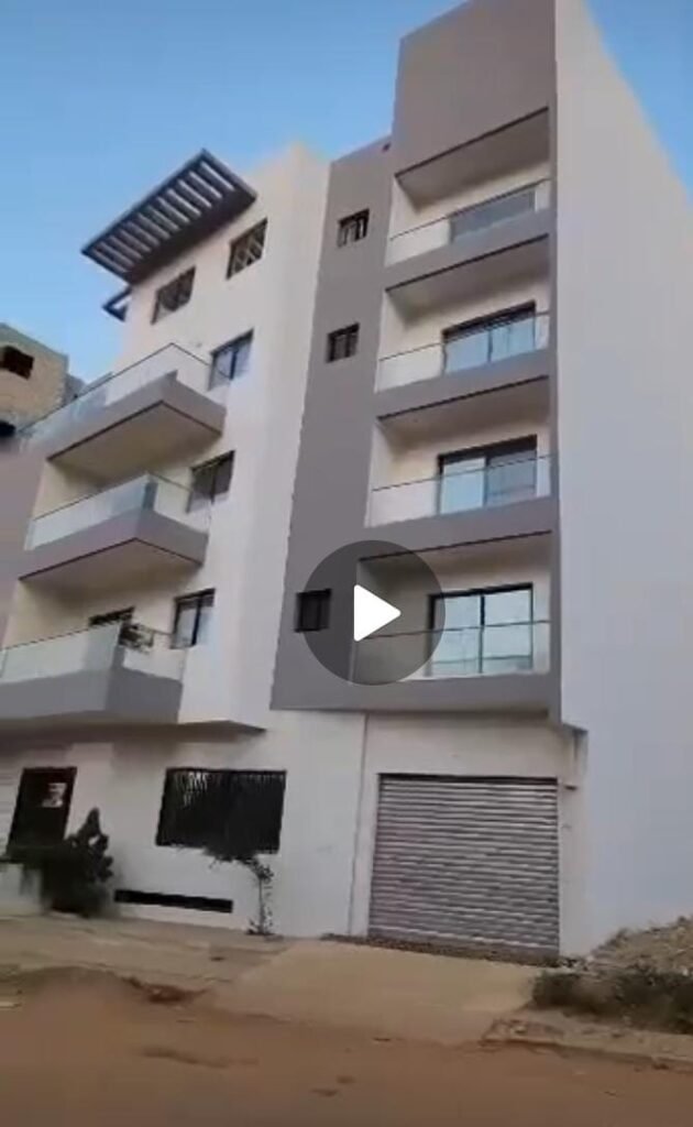 Immeuble à Vendre Dakar à Almadies Ngor avec 13 chambres