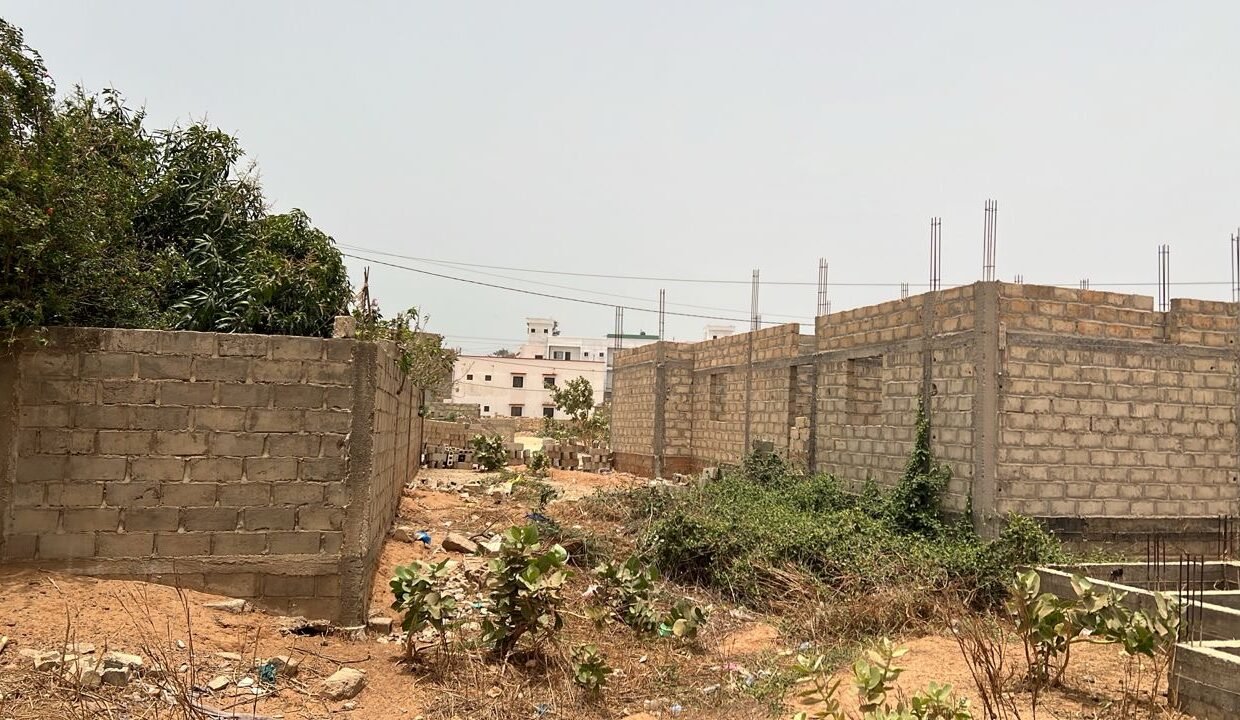 Terrain de 300m2 à yenne niangal 03