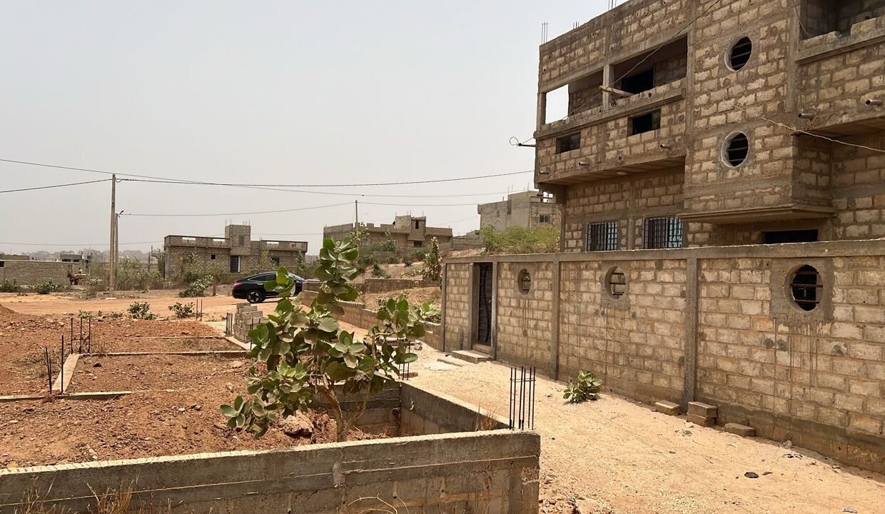 Terrain de 300m2 à yenne niangal 04